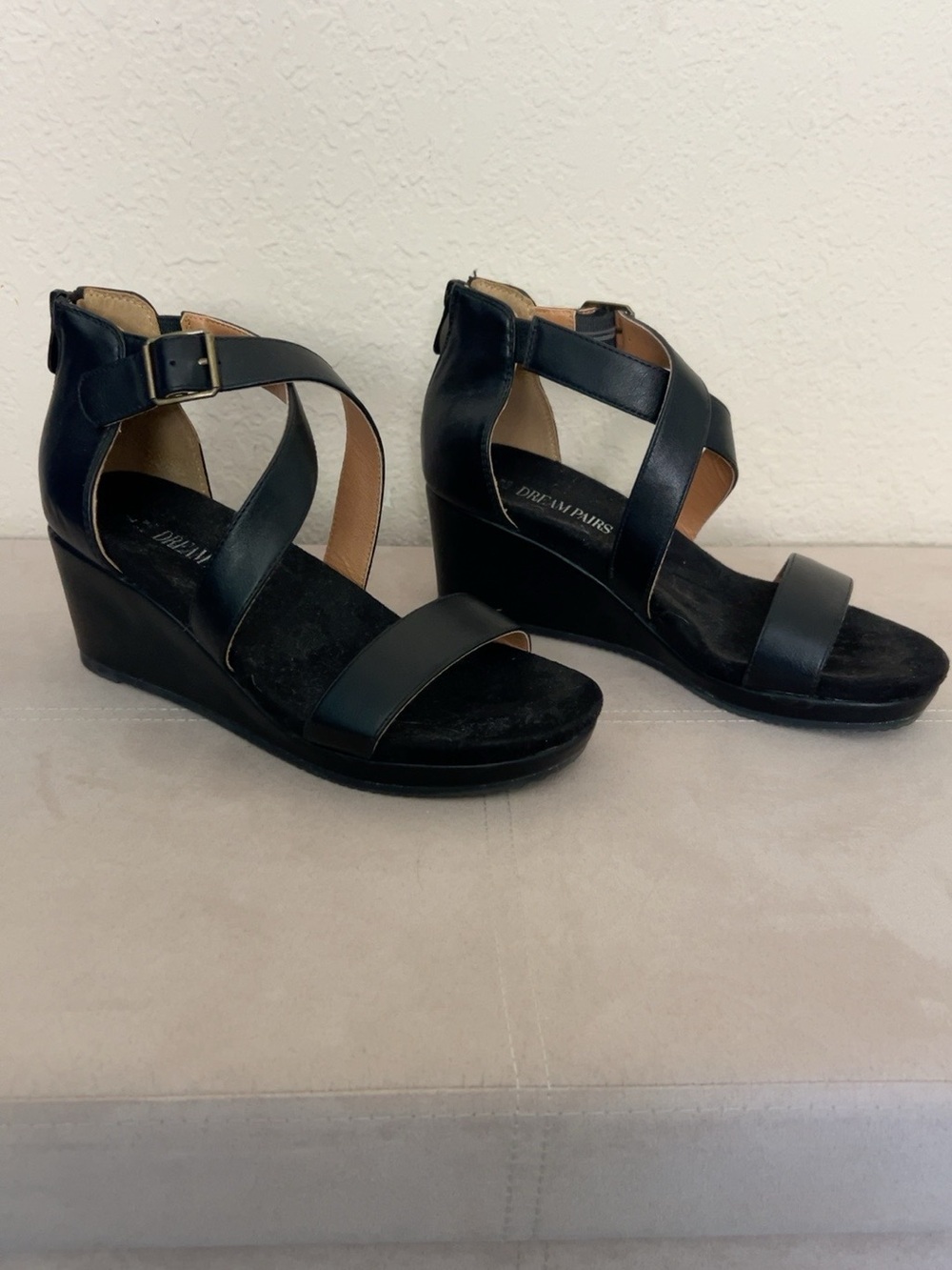 Dream Pairs Black Strappy Wedge Sandals Back Zip Open Toe Size 7